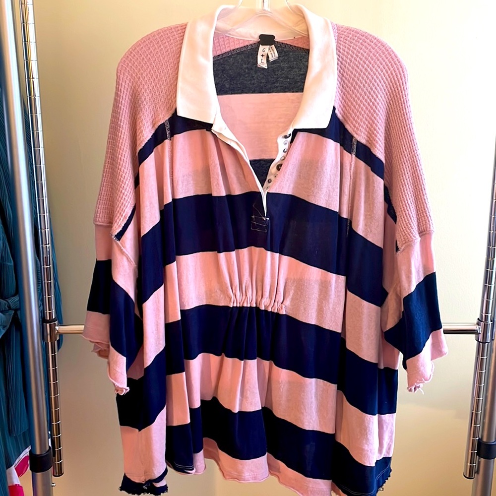Cozy FREE PEOPLE we the free brand M collared sweatshirt 🤩 funky and fun!